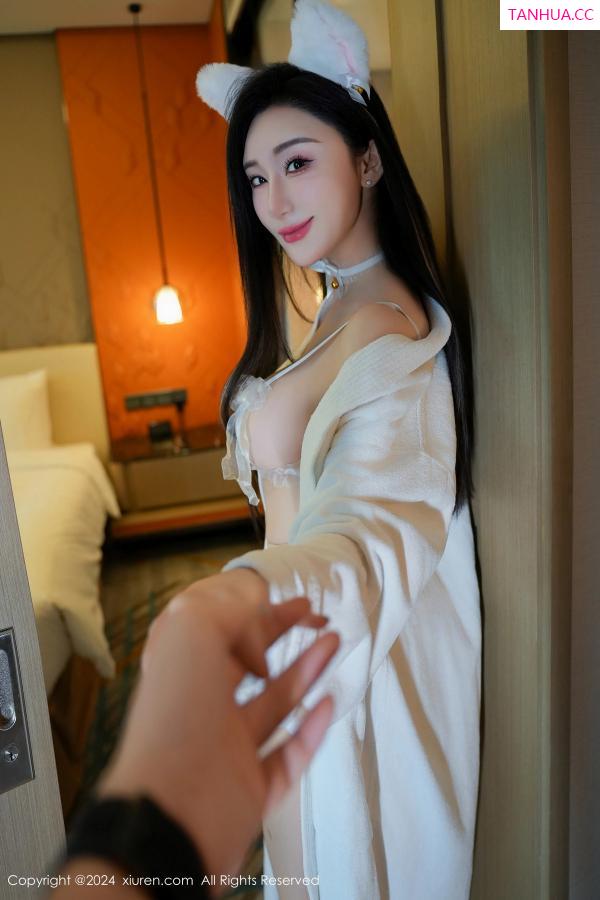   [XiuRen]高清写真图 2024.06.11 No.8679 田兮白 丝袜美腿第74张图片